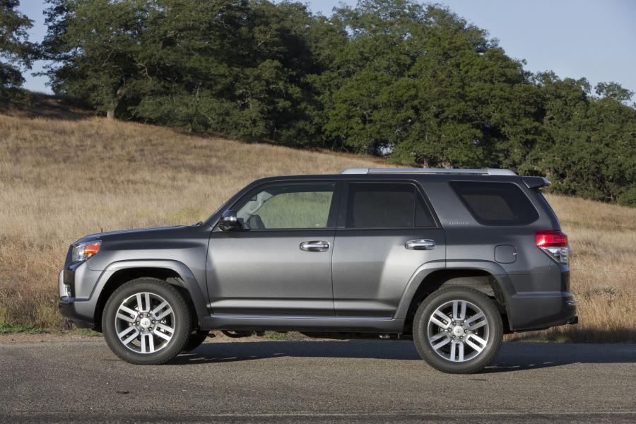 Toyota 4Runner Limited 2010 года  (фото 39 из 48)